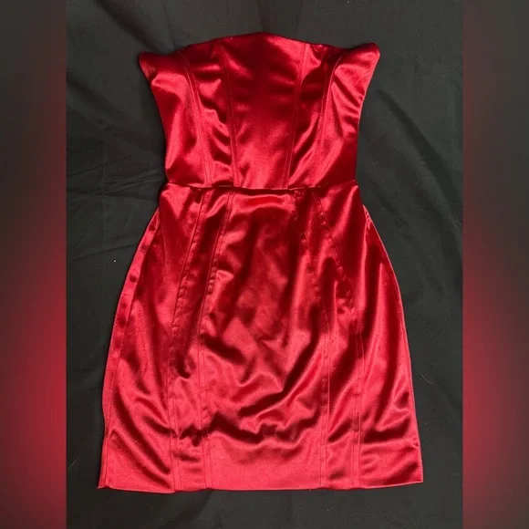 Superdown Strapless Scarlet Dress - Picture 1 of 5